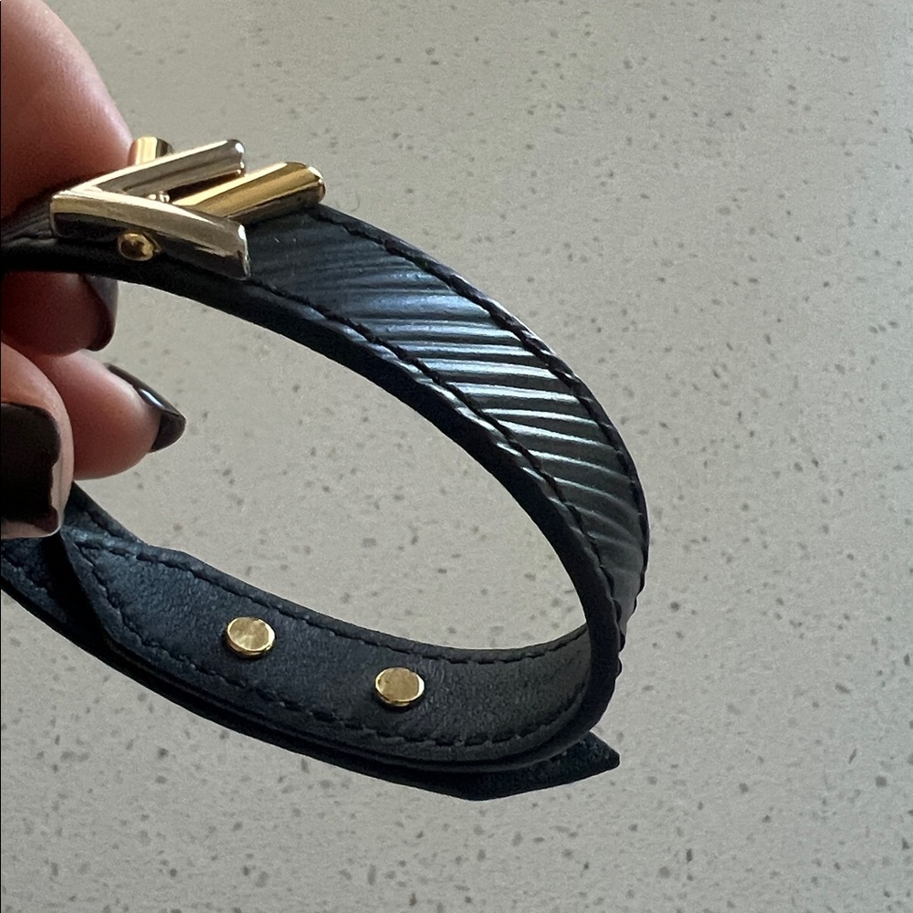 Louis Vuitton Leather LV Twist Bracelet in Black and Gold | Barely Used - Picture 6 of 6